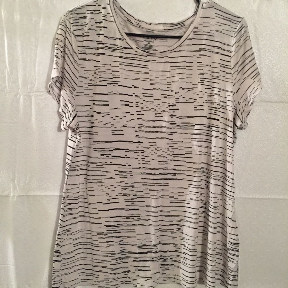 Apt 9 super Soft Comfy Dressy Dual purpose Tee!